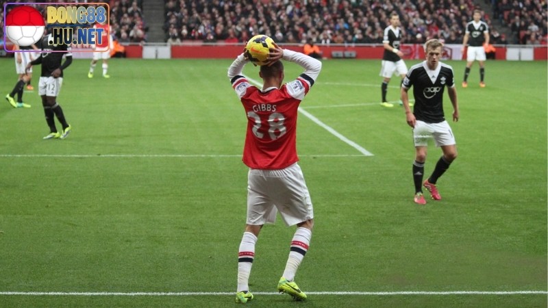 Luật ném biên sân 11 người: Hướng dẫn chi tiết dễ hiểu 3 Luật ném biên sân 11 người: Hướng dẫn chi tiết dễ hiểu